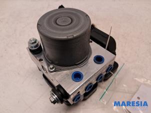 Gebruikte ABS Pomp Renault Arkana (RJLL) 1.6 E-Tech 145 16V Prijs € 250,00 Margeregeling aangeboden door Maresia Parts