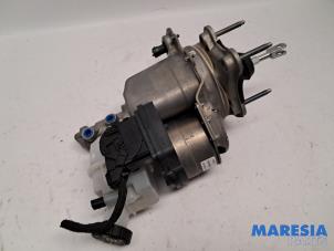 Gebruikte Rembol Renault Arkana (RJLL) 1.6 E-Tech 145 16V Prijs € 300,00 Margeregeling aangeboden door Maresia Parts