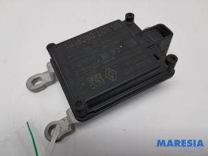 Gebruikte Radar sensor Renault Clio V (RJAB) 1.0 TCe 100 12V Prijs € 200,00 Margeregeling aangeboden door Maresia Parts