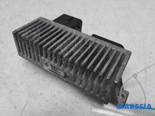 Gebruikte Gloeirelais Opel Vivaro 1.6 CDTI 90 Prijs € 30,25 Inclusief btw aangeboden door Maresia Parts