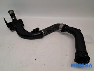Gebruikte Intercooler Slang Renault Scénic III (JZ) 1.4 16V TCe 130 Prijs € 79,99 Margeregeling aangeboden door Maresia Parts