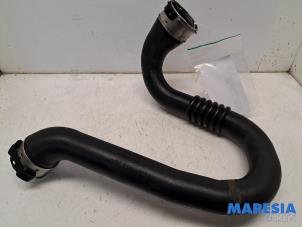 Gebruikte Intercooler Buis Renault Scénic III (JZ) 1.4 16V TCe 130 Prijs € 30,00 Margeregeling aangeboden door Maresia Parts