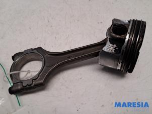 Gebruikte Drijfstang Alfa Romeo Stelvio (949) 2.0 T 16V Q4 Prijs € 105,00 Margeregeling aangeboden door Maresia Parts