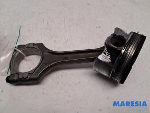 Gebruikte Drijfstang Alfa Romeo Stelvio (949) 2.0 T 16V Q4 Prijs € 105,00 Margeregeling aangeboden door Maresia Parts