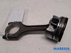 Gebruikte Drijfstang Alfa Romeo Stelvio (949) 2.0 T 16V Q4 Prijs € 105,00 Margeregeling aangeboden door Maresia Parts