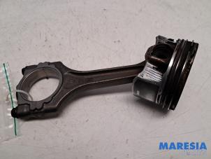 Gebruikte Drijfstang Alfa Romeo Stelvio (949) 2.0 T 16V Q4 Prijs € 105,00 Margeregeling aangeboden door Maresia Parts