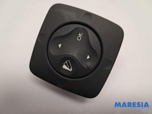 Gebruikte Bediening boordcomputer Renault Scénic III (JZ) 1.4 16V TCe 130 Prijs € 15,00 Margeregeling aangeboden door Maresia Parts