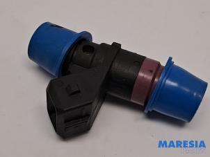 Gebruikte Injector (benzine injectie) Renault Clio III (BR/CR) 1.4 16V Prijs € 74,50 Margeregeling aangeboden door Maresia Parts