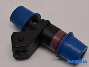Gebruikte Injector (benzine injectie) Renault Clio III (BR/CR) 1.4 16V Prijs € 74,50 Margeregeling aangeboden door Maresia Parts