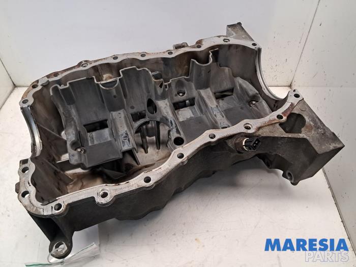 Gebruikte Carterpan Renault Clio III (BR/CR) 1.4 16V Prijs € 39,99 Margeregeling aangeboden door Maresia Parts