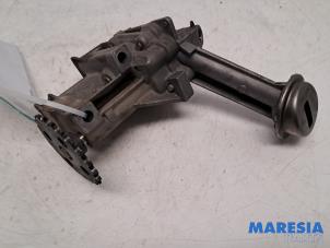 Gebruikte Oliepomp Renault Clio III (BR/CR) 1.4 16V Prijs € 50,00 Margeregeling aangeboden door Maresia Parts