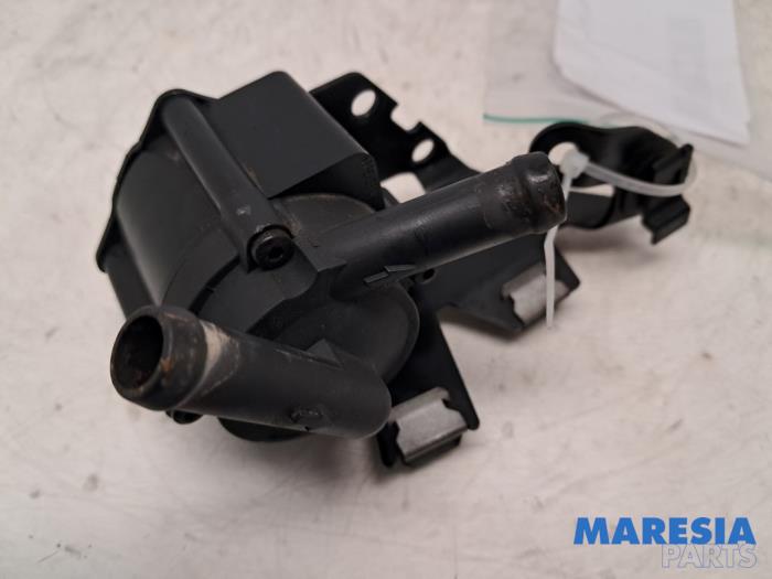 Gebruikte Waterpomp Peugeot 5008 I (0A/0E) 1.6 THP 16V Prijs € 74,99 Margeregeling aangeboden door Maresia Parts