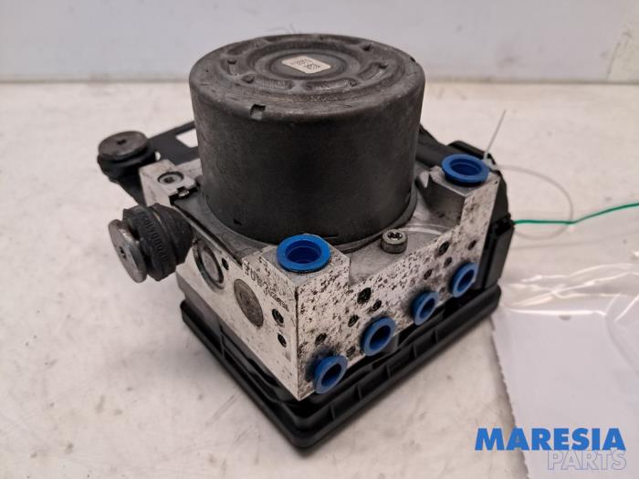 Gebruikte ABS Pomp Opel Vivaro 1.6 CDTI 90 Prijs € 181,50 Inclusief btw aangeboden door Maresia Parts