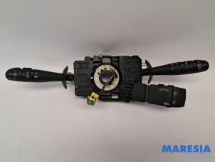 Gebruikte Licht + Raw Schakelaar Renault Twingo II (CN) 1.2 Prijs € 89,00 Margeregeling aangeboden door Maresia Parts