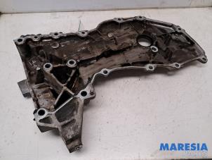 Gebruikte Distributiedeksel Renault Megane III Coupe (DZ) 1.4 16V TCe 130 Prijs € 65,00 Margeregeling aangeboden door Maresia Parts