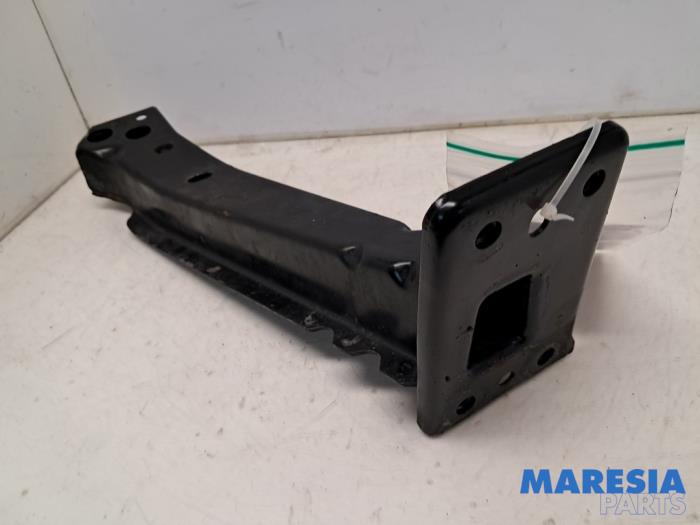 Frontdeel steun van een Fiat 500 (312) 0.9 TwinAir 80 2016