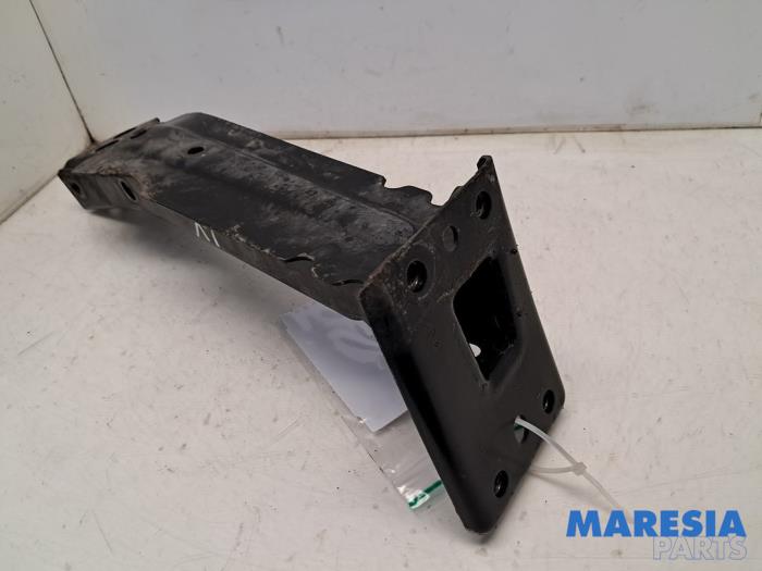 Frontdeel steun van een Fiat 500 (312) 0.9 TwinAir 80 2016