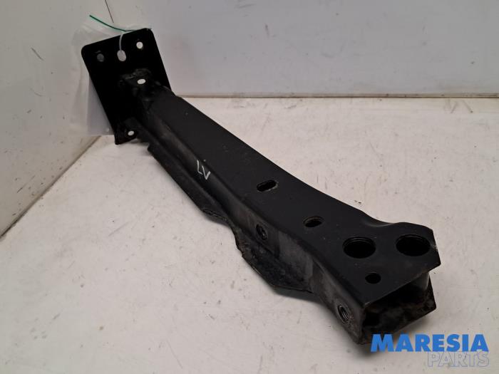 Frontdeel steun van een Fiat 500 (312) 0.9 TwinAir 80 2016