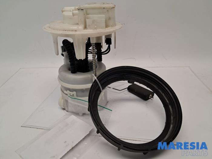 Gebruikte Tank element Pomp Peugeot 308 SW (L4/L9/LC/LJ/LR) 1.2 12V e-THP PureTech 110 Prijs € 75,00 Margeregeling aangeboden door Maresia Parts