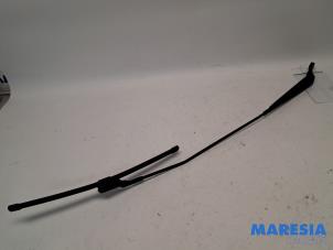 Gebruikte Ruitenwisserarm voor Peugeot Partner (GC/GF/GG/GJ/GK) 1.6 HDI 90 Prijs € 17,55 Inclusief btw aangeboden door Maresia Parts
