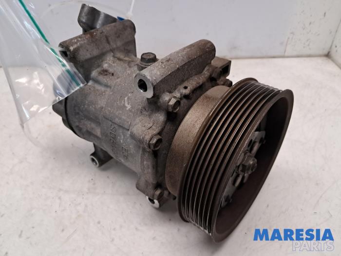 Gebruikte Aircopomp Renault Twingo II (CN) 1.2 Prijs € 64,95 Margeregeling aangeboden door Maresia Parts