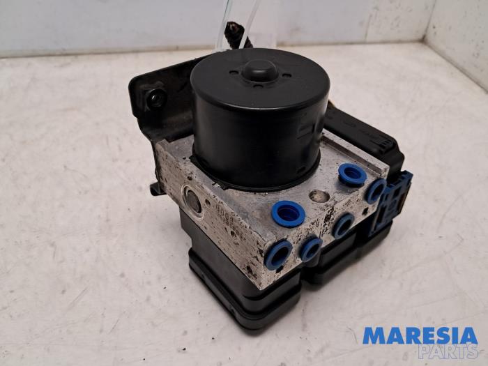 Gebruikte ABS Pomp Renault Twingo II (CN) 1.2 Prijs € 75,00 Margeregeling aangeboden door Maresia Parts