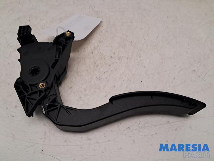 Gebruikte Sensor Gaspedaalpositie Renault Clio IV (5R) 0.9 Energy TCE 90 12V Prijs € 20,00 Margeregeling aangeboden door Maresia Parts