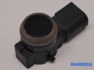 Gebruikte Sensor PDC Peugeot 308 SW (L4/L9/LC/LJ/LR) 1.2 12V e-THP PureTech 110 Prijs € 19,00 Margeregeling aangeboden door Maresia Parts