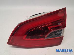 Gebruikte Achterlicht rechts Peugeot 308 SW (L4/L9/LC/LJ/LR) 1.2 12V e-THP PureTech 110 Prijs € 75,00 Margeregeling aangeboden door Maresia Parts