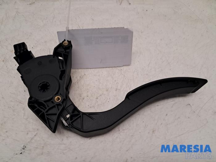 Gebruikte Sensor Gaspedaalpositie Renault Captur I (2R) 0.9 Energy TCE 12V Prijs € 20,00 Margeregeling aangeboden door Maresia Parts