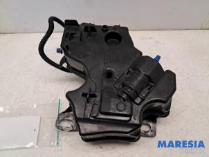 Gebruikte Roetfilter Tank Peugeot 308 SW (L4/L9/LC/LJ/LR) 1.6 BlueHDi 120 Prijs € 119,99 Margeregeling aangeboden door Maresia Parts