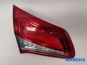 Gebruikte Achterklep reflector links Citroen C4 Berline (NC) 1.6 16V VTi Prijs € 25,00 Margeregeling aangeboden door Maresia Parts