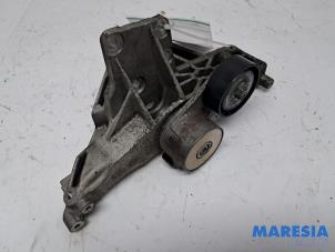 Gebruikte Dynamosteun boven Alfa Romeo Giulietta (940) 1.4 TB 16V MultiAir Prijs € 60,00 Margeregeling aangeboden door Maresia Parts