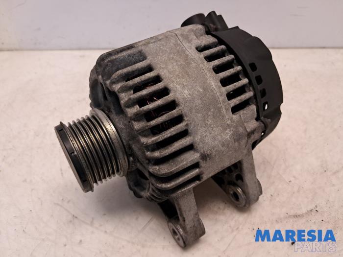 Gebruikte Dynamo Peugeot 208 I (CA/CC/CK/CL) 1.0 Vti 12V PureTech Prijs € 45,00 Margeregeling aangeboden door Maresia Parts