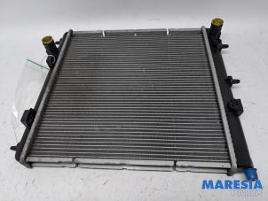 Gebruikte Radiateur Peugeot 208 I (CA/CC/CK/CL) 1.0 Vti 12V PureTech Prijs € 35,00 Margeregeling aangeboden door Maresia Parts