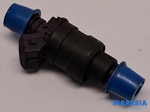 Gebruikte Injector (benzine injectie) Renault Safrane II 2.0 16V RTE,RXE Prijs € 25,00 Margeregeling aangeboden door Maresia Parts