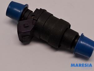 Gebruikte Injector (benzine injectie) Renault Safrane II 2.0 16V RTE,RXE Prijs € 25,00 Margeregeling aangeboden door Maresia Parts