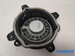 Gebruikte Speaker Opel Corsa F (UB/UH/UP) 1.2 12V 75 Prijs € 36,29 Inclusief btw aangeboden door Maresia Parts