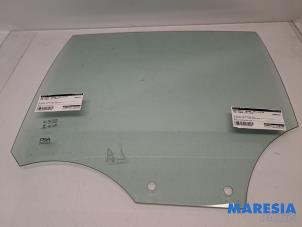 Gebruikte Deurruit 4Deurs links-achter Opel Corsa F (UB/UH/UP) 1.2 12V 75 Prijs € 48,40 Inclusief btw aangeboden door Maresia Parts