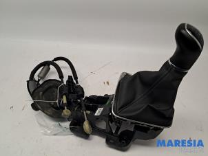 Gebruikte Versnellingspook Opel Corsa F (UB/UH/UP) 1.2 12V 75 Prijs € 151,24 Inclusief btw aangeboden door Maresia Parts