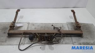 Gebruikte Trekhaak Renault Trafic New (FL) 2.0 dCi 16V 115 Prijs € 127,05 Inclusief btw aangeboden door Maresia Parts