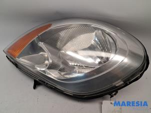 Gebruikte Rechter Koplamp Renault Trafic New (FL) 2.0 dCi 16V 115 Prijs € 84,69 Inclusief btw aangeboden door Maresia Parts