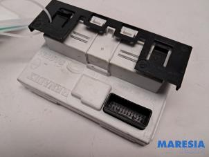 Gebruikte Display Interieur Renault Trafic New (FL) 2.0 dCi 16V 115 Prijs € 24,20 Inclusief btw aangeboden door Maresia Parts