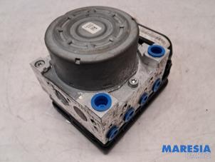 Gebruikte ABS Pomp Citroen C4 Cactus (0B/0P) 1.6 Blue Hdi 100 Prijs € 199,99 Margeregeling aangeboden door Maresia Parts