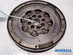 Gebruikte Dubbele massa vliegwiel Renault Trafic (1FL/2FL/3FL/4FL) 1.6 dCi 95 Prijs € 217,80 Inclusief btw aangeboden door Maresia Parts