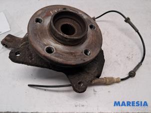 Gebruikte Asschenkel links-voor Renault Trafic New (FL) 2.0 dCi 16V 115 Prijs € 72,60 Inclusief btw aangeboden door Maresia Parts