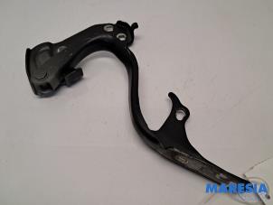 Gebruikte Motorkap Scharnier Fiat 500 (312) 0.9 TwinAir 85 Prijs € 24,95 Margeregeling aangeboden door Maresia Parts