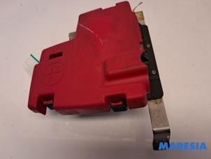 Gebruikte Zekeringkast Renault Master III (EV/HV/UV/VA/VB/VD/VF/VG/VJ) 2.3 dCi 145 16V FWD Prijs € 48,40 Inclusief btw aangeboden door Maresia Parts