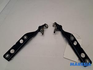 Gebruikte Motorkap Scharnier Citroen C4 Grand Picasso (3A) 1.6 HDiF 115 Prijs € 35,00 Margeregeling aangeboden door Maresia Parts
