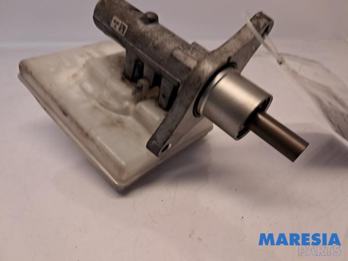 Gebruikte Hoofdremcilinder Renault Master III (EV/HV/UV/VA/VB/VD/VF/VG/VJ) 2.3 dCi 145 16V FWD Prijs € 127,05 Inclusief btw aangeboden door Maresia Parts
